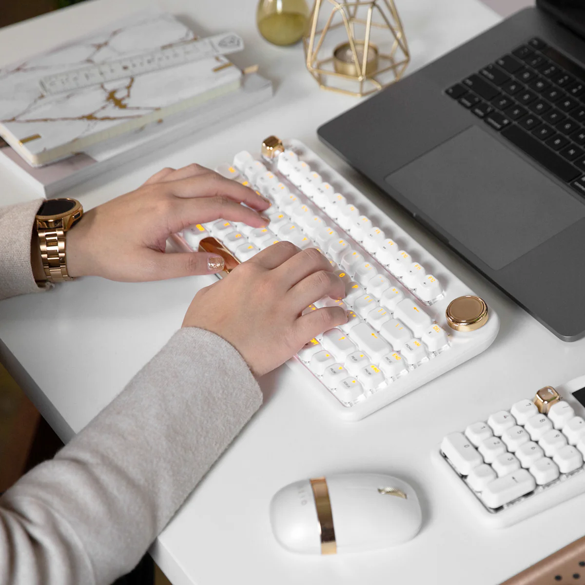 IZO Wireless Keyboard (Blue Switch) - Image 3