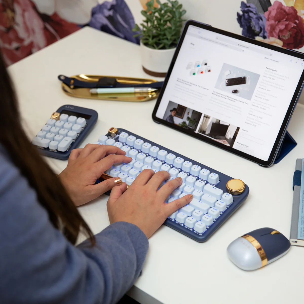 IZO Wireless Keyboard (Blue Switch) - Image 7